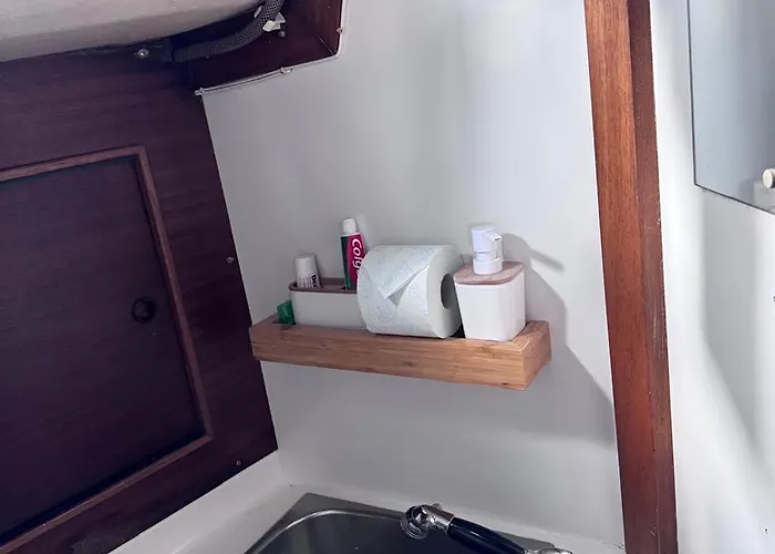 Floating Oasis Botel *